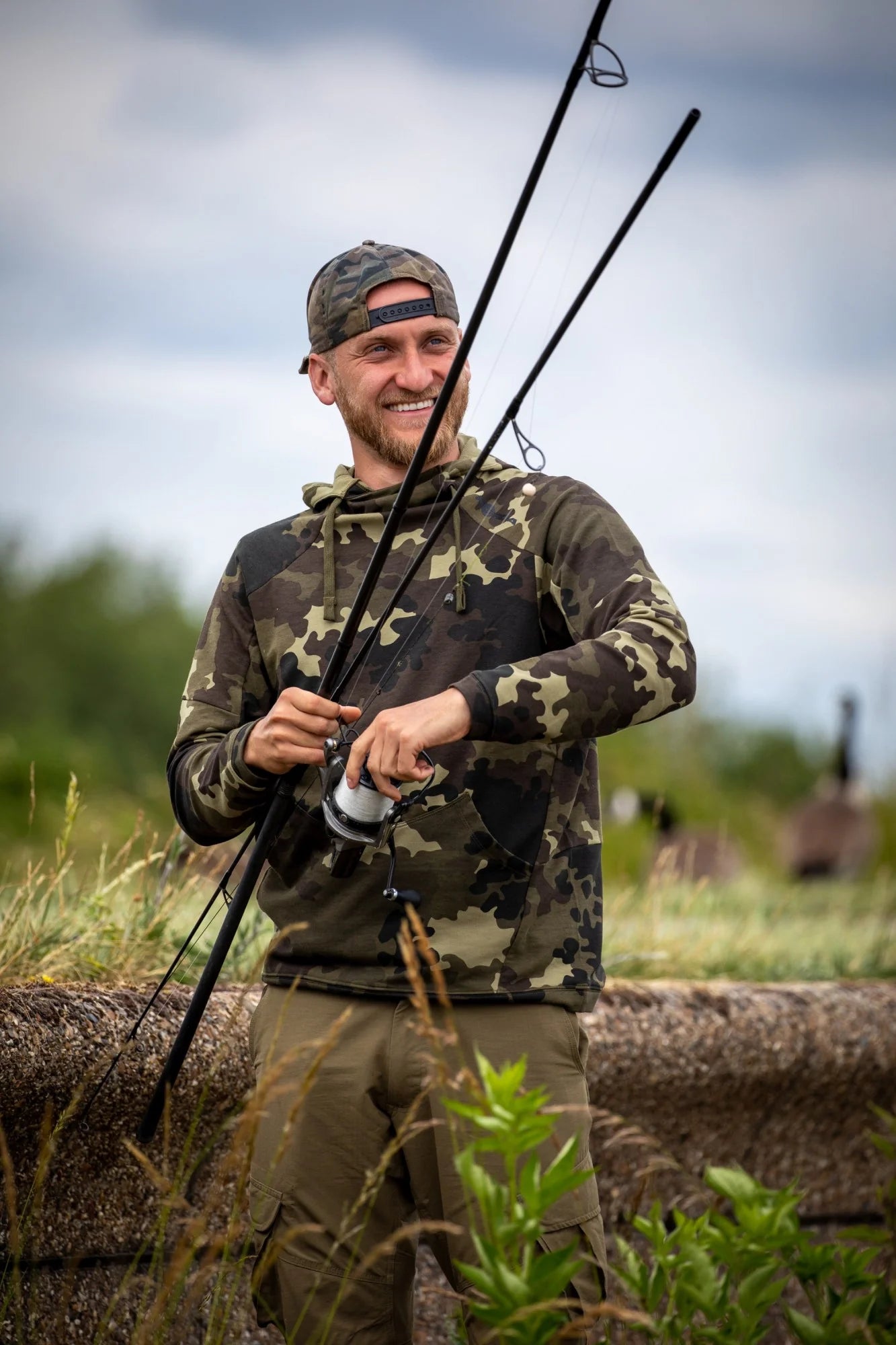 KORDA KORDA Lightweight Hoodie | Dark Kamo - Parkfield Angling Centre