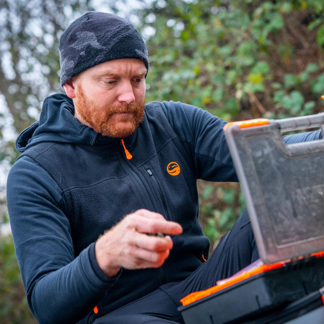 GURU GURU Fleece Gilet | Black - Parkfield Angling Centre