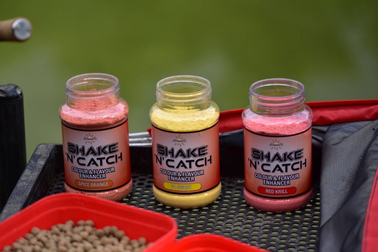 DYNAMITE DYNAMITE Shake 'N' Catch Colour & Flavour Enhancer - Parkfield Angling Centre