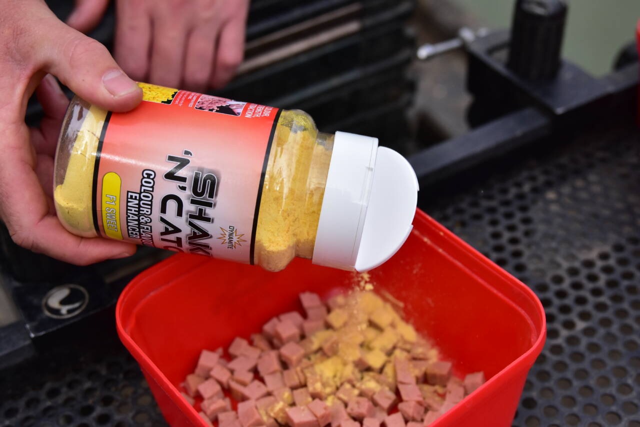DYNAMITE DYNAMITE Shake 'N' Catch Colour & Flavour Enhancer - Parkfield Angling Centre