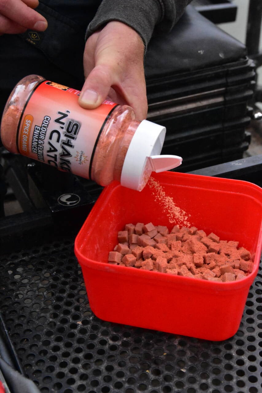 DYNAMITE DYNAMITE Shake 'N' Catch Colour & Flavour Enhancer - Parkfield Angling Centre