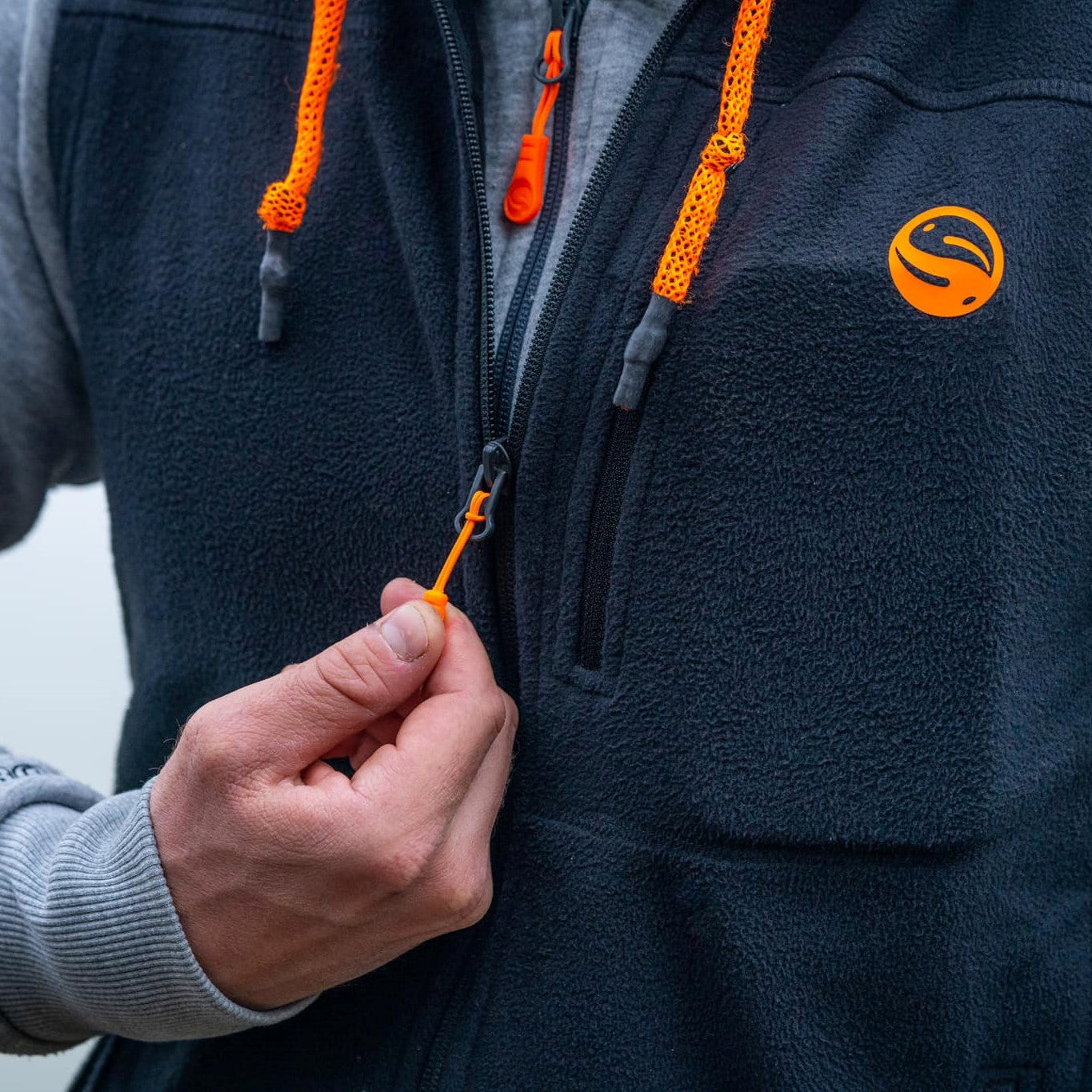 GURU GURU Fleece Gilet | Black - Parkfield Angling Centre