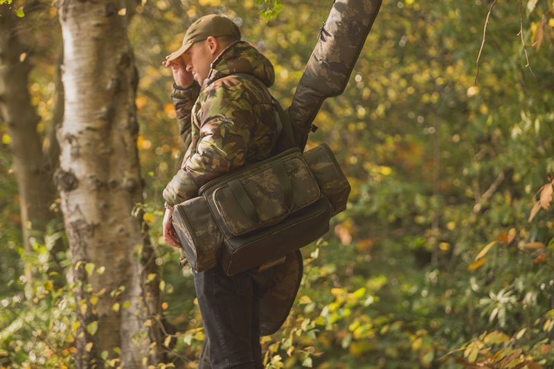 SOLAR SOLAR Undercover Camo Carryall - Medium - Parkfield Angling Centre