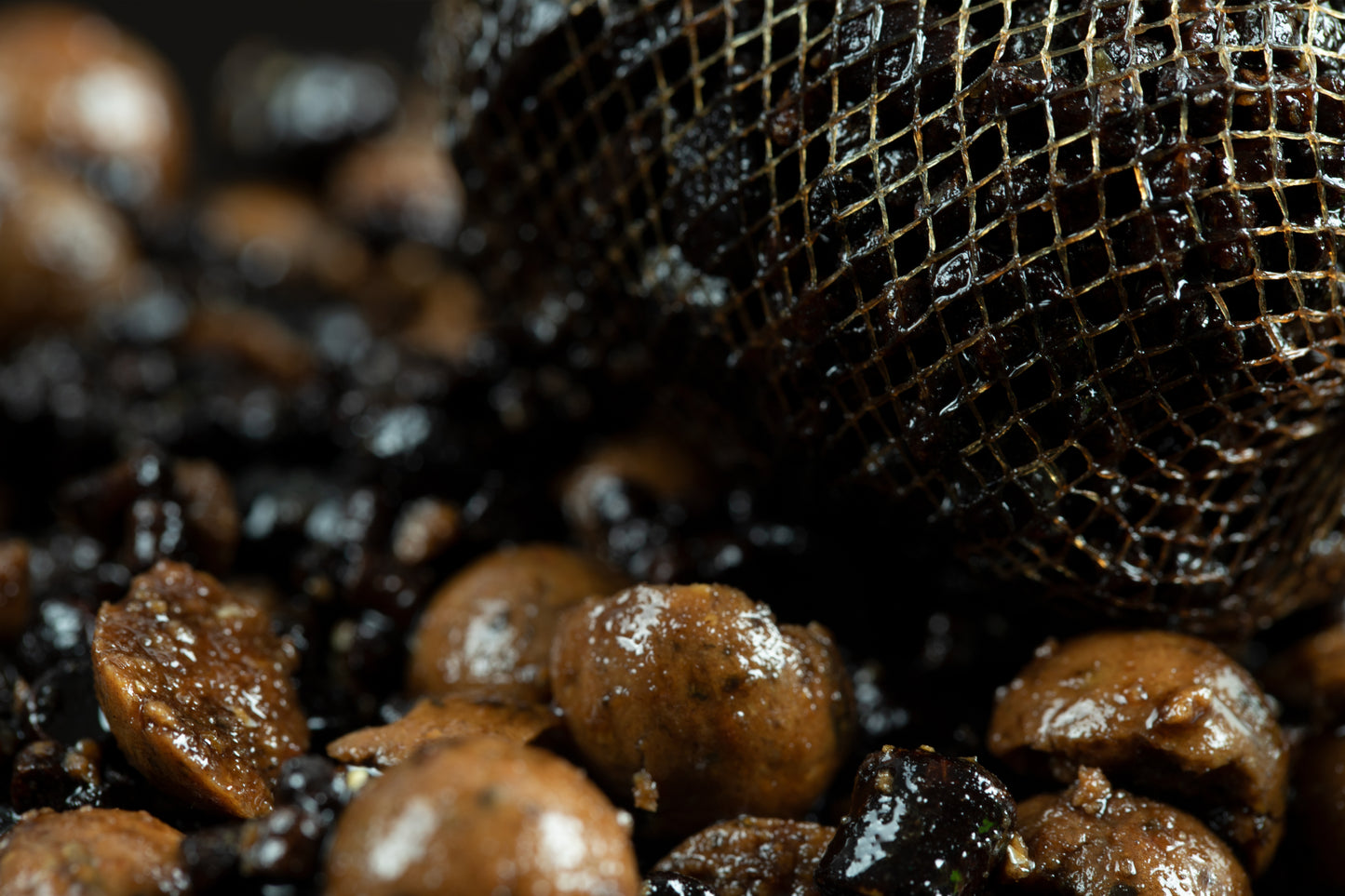 STICKY BAITS STICKY BAITS Bloodworm Pellets - Parkfield Angling Centre