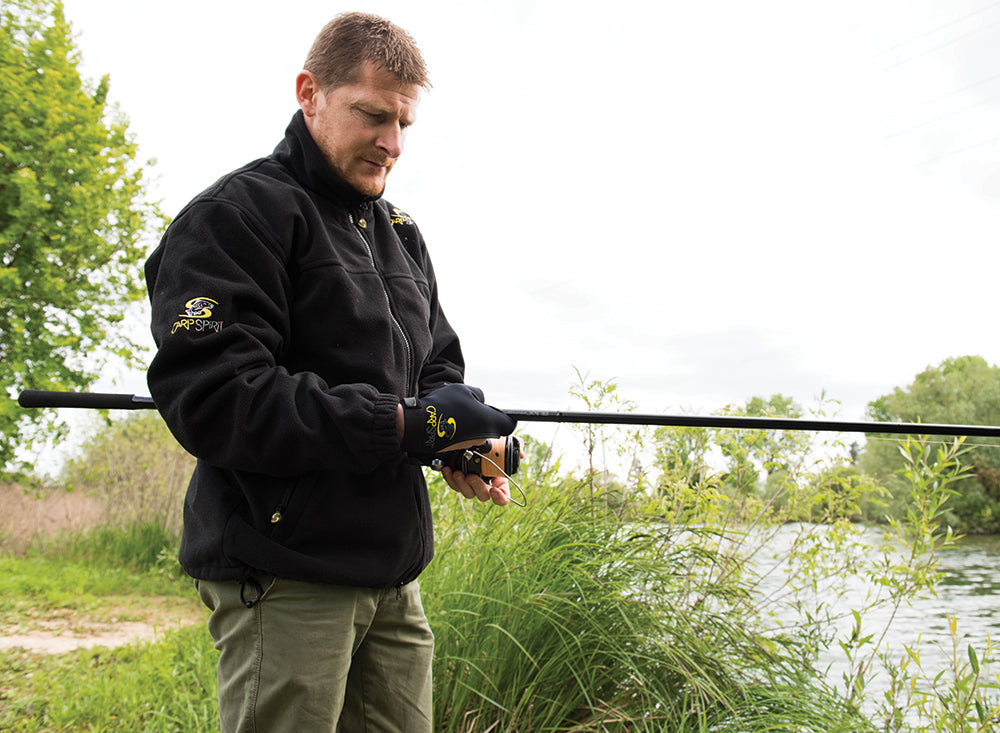 CARP SPIRIT CARP SPIRIT Casting Glove - Right Hand  - Parkfield Angling Centre