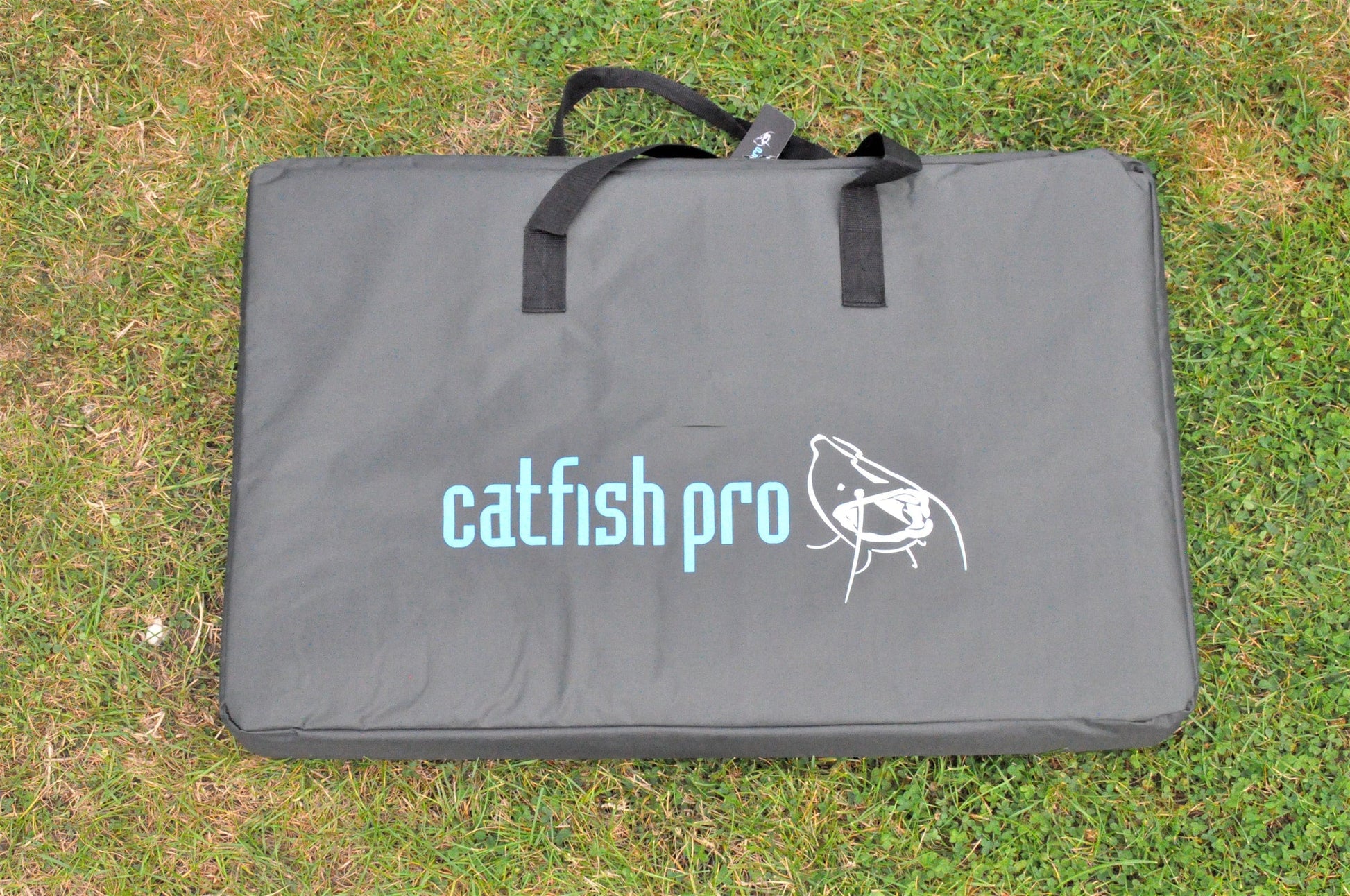 CATFISH PRO CATFISH PRO Unhooking Mat plus flap XL (65in x 30in)  - Parkfield Angling Centre