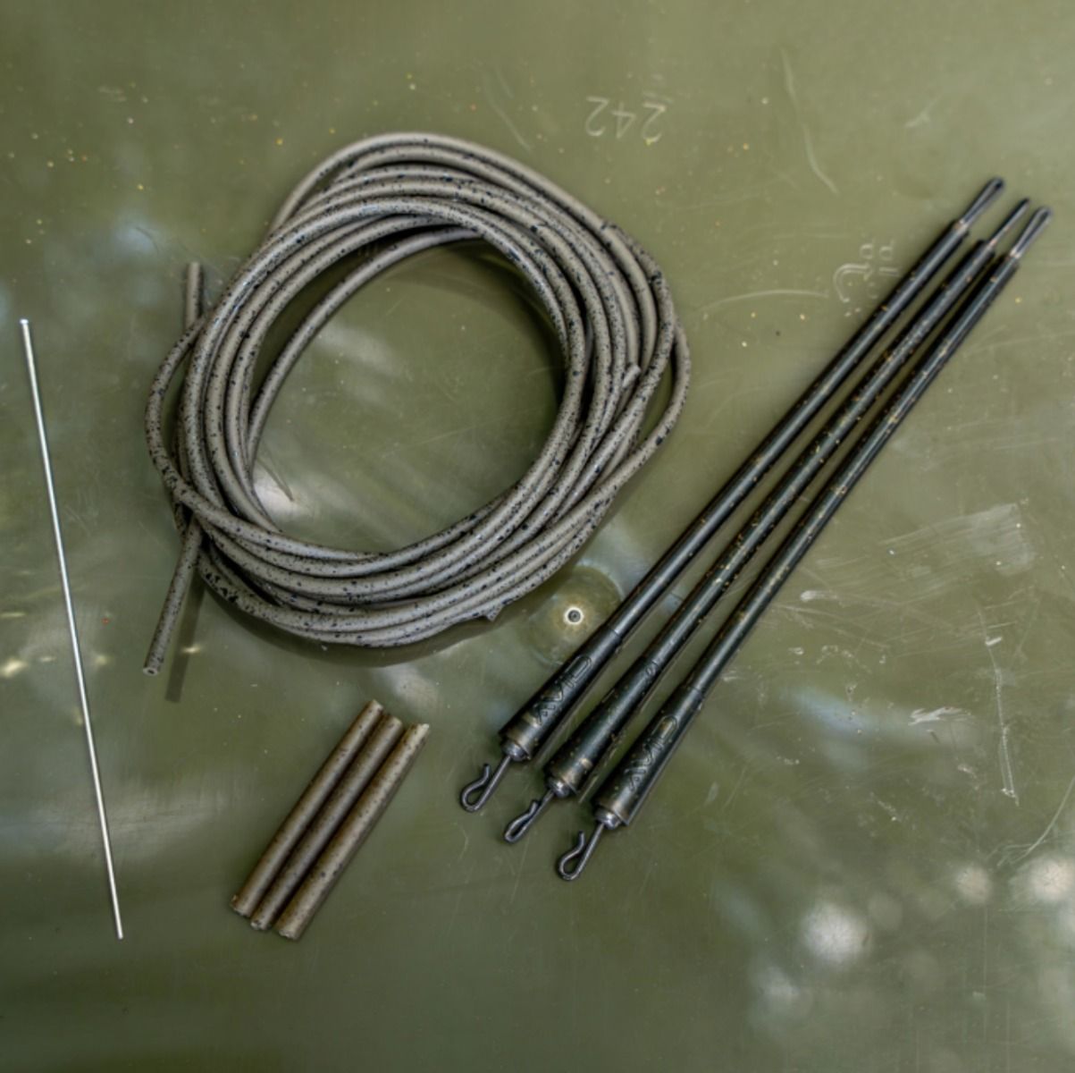 AVID AVID Outline Bag Stem Tungsten Tubing Kit - Ring Swivel - Parkfield Angling Centre