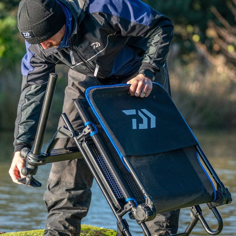 DAIWA DAIWA Slide Tray Feeder Chair - Parkfield Angling Centre